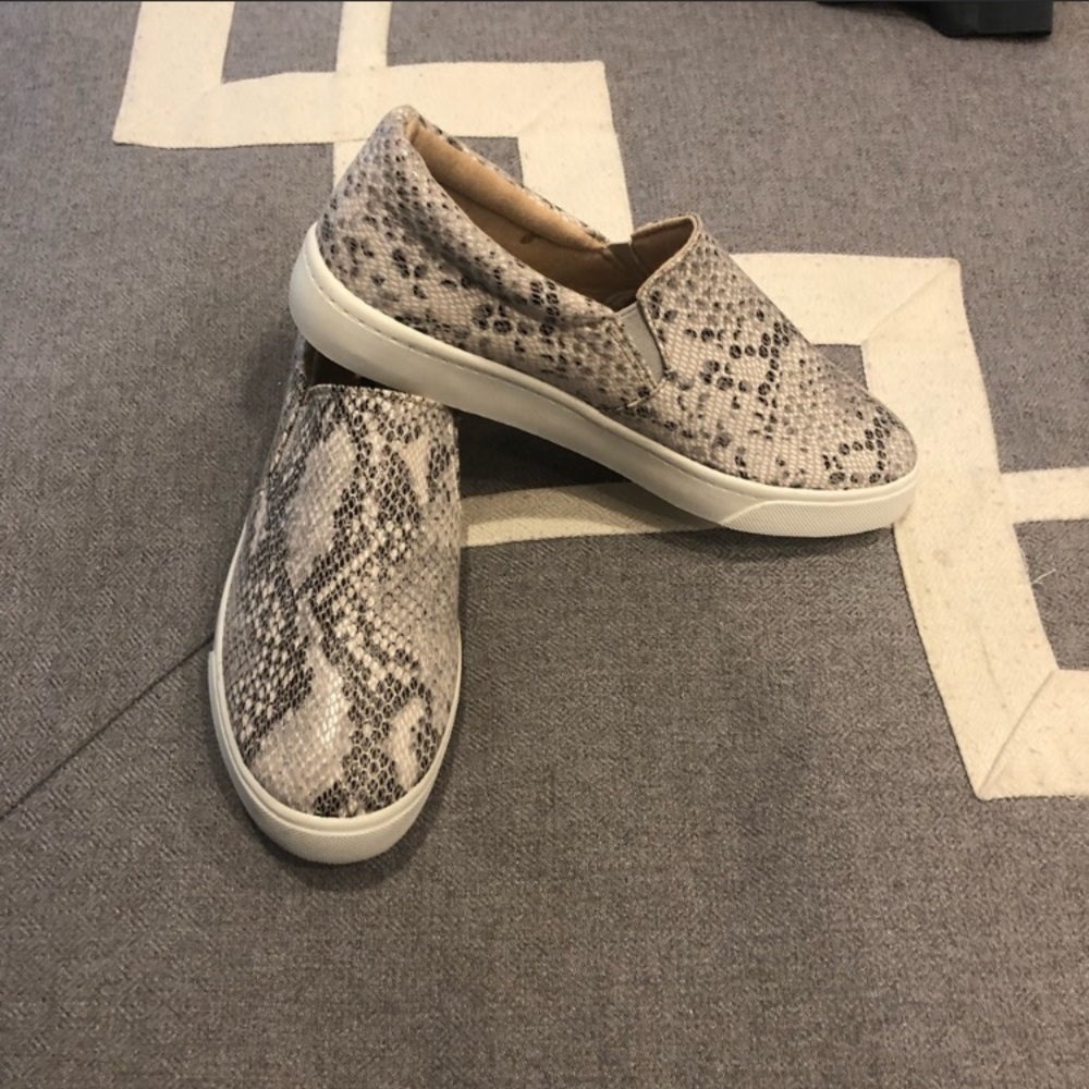 Soda Snakeskin slip-ons sz 7